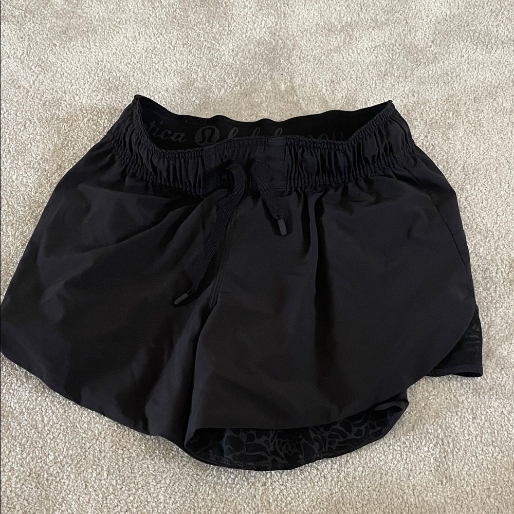 Lululemon Black and Patterned Fully Reversible Size 4 Women's Athletic Shorts